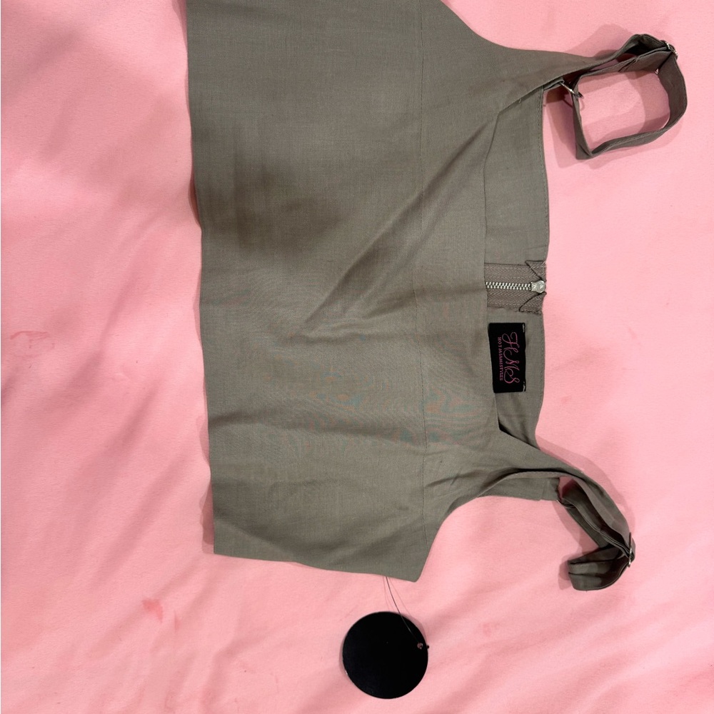 Gray Two-Piece Crop Top and Pleated Pants Set - Picture 6 of 6